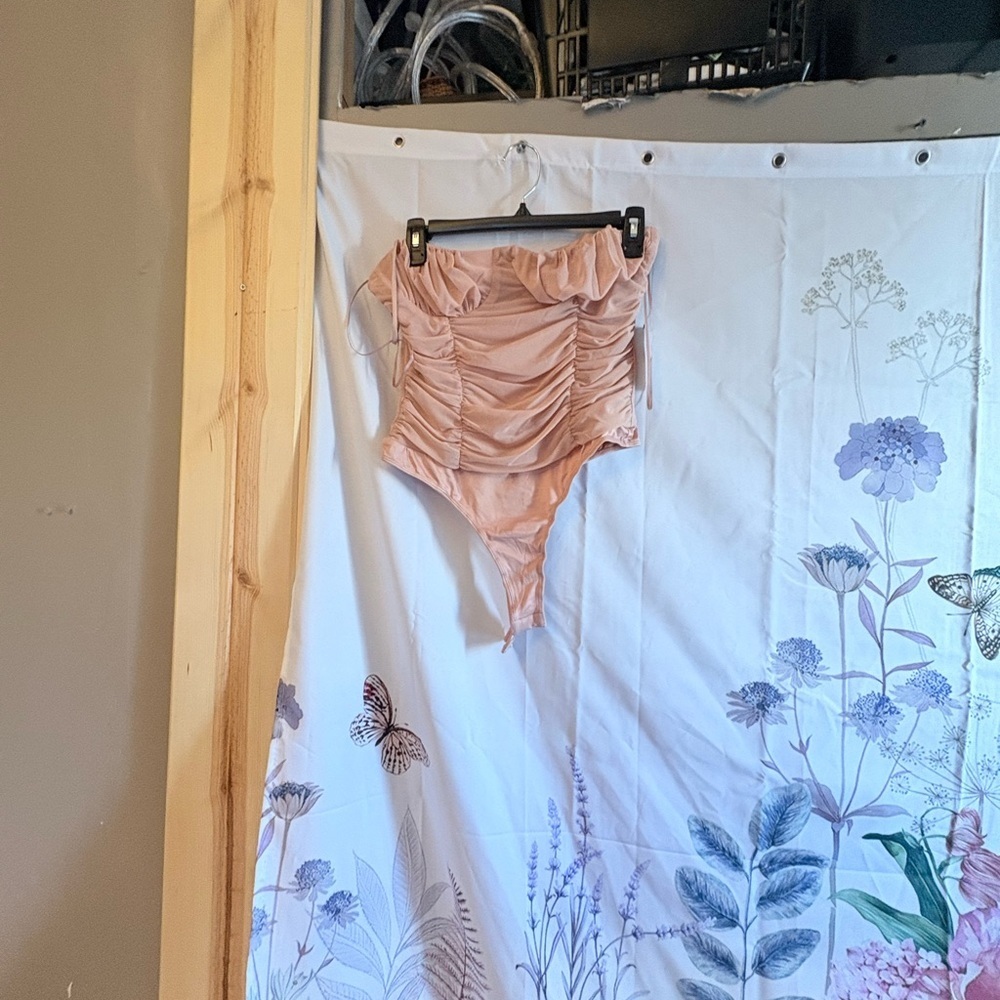 Astr Ruched Bodysuit in Peach